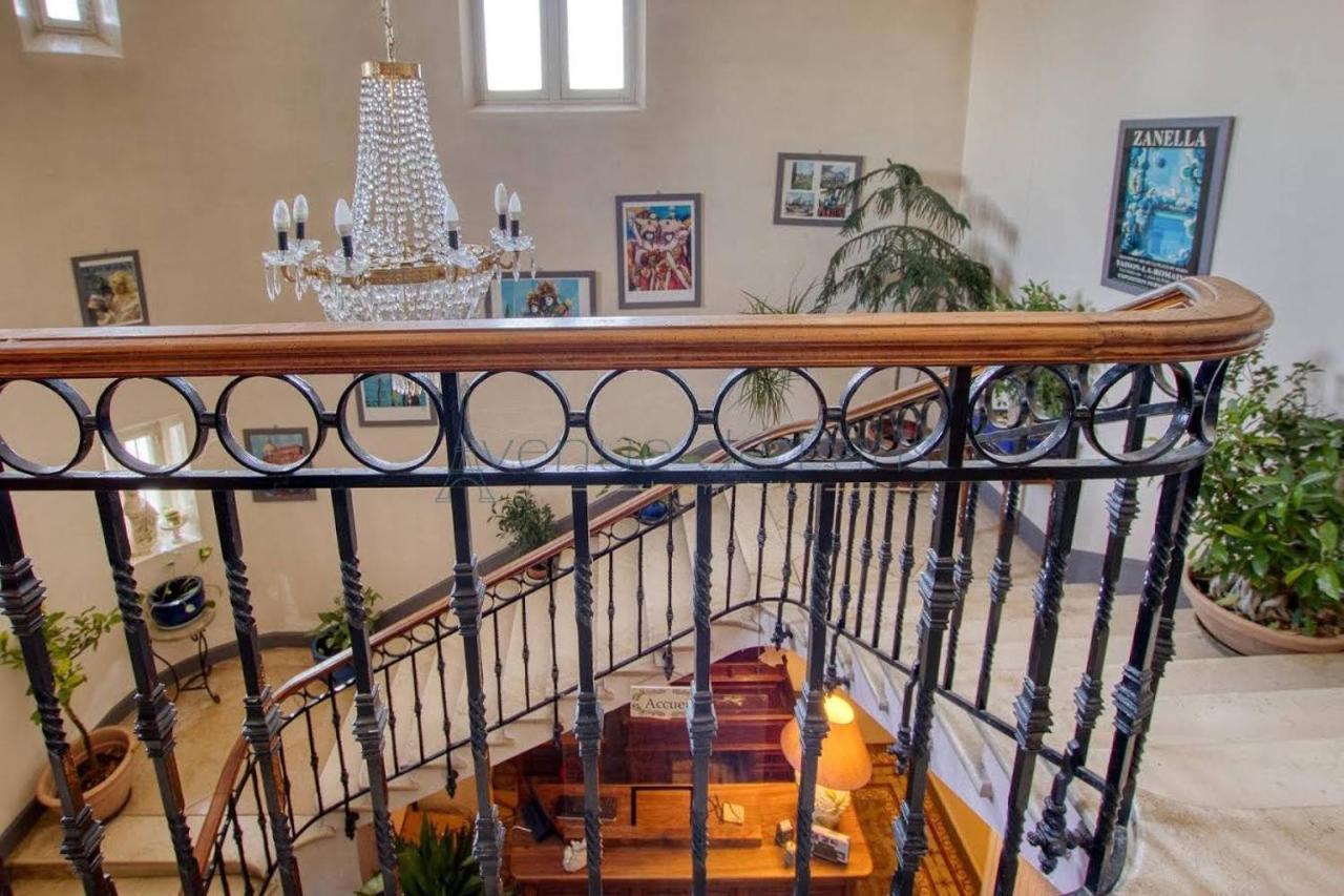 Violès Le Mogador Chateau Du Martinet מראה חיצוני תמונה